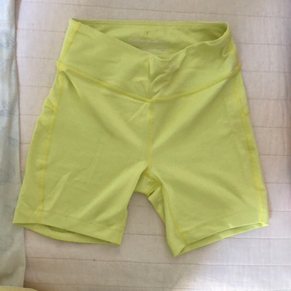 Outdoor Voices 6” bike shorts size small.